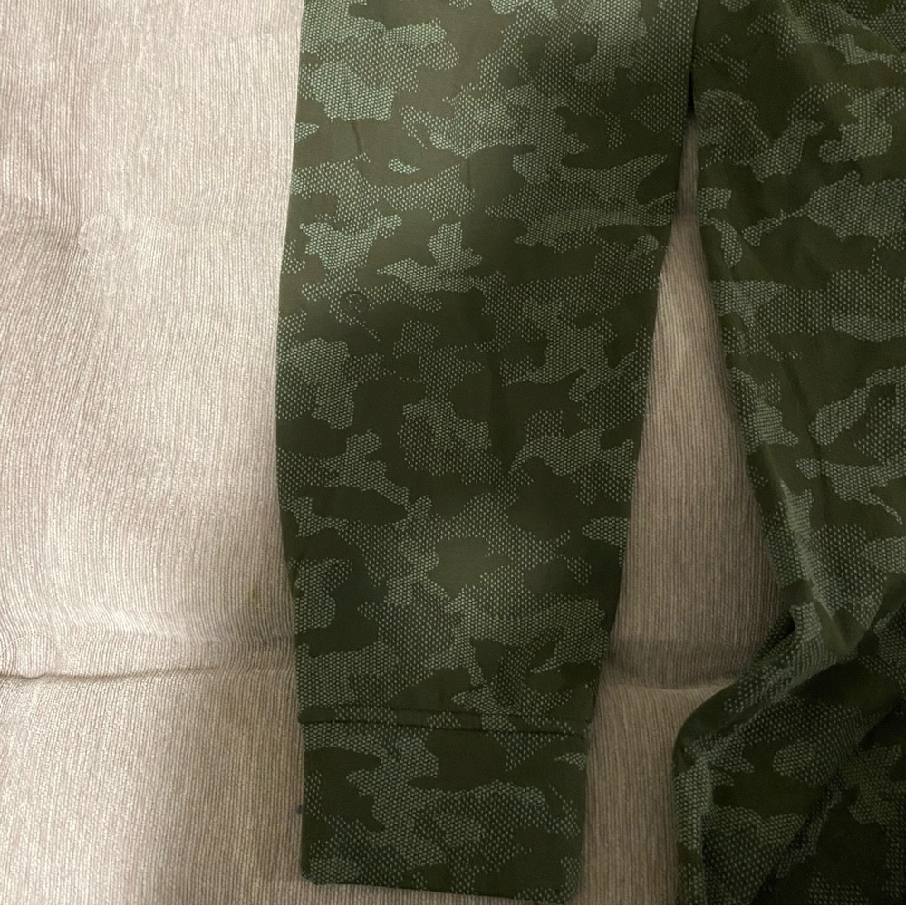 Lululemon Ready to Rulu Jogger 29"
Heritage Camo Dark Olive Green Twill - Picture 5 of 11